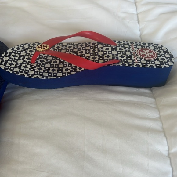 Tory Burch like new flip flop - Picture 3 of 4